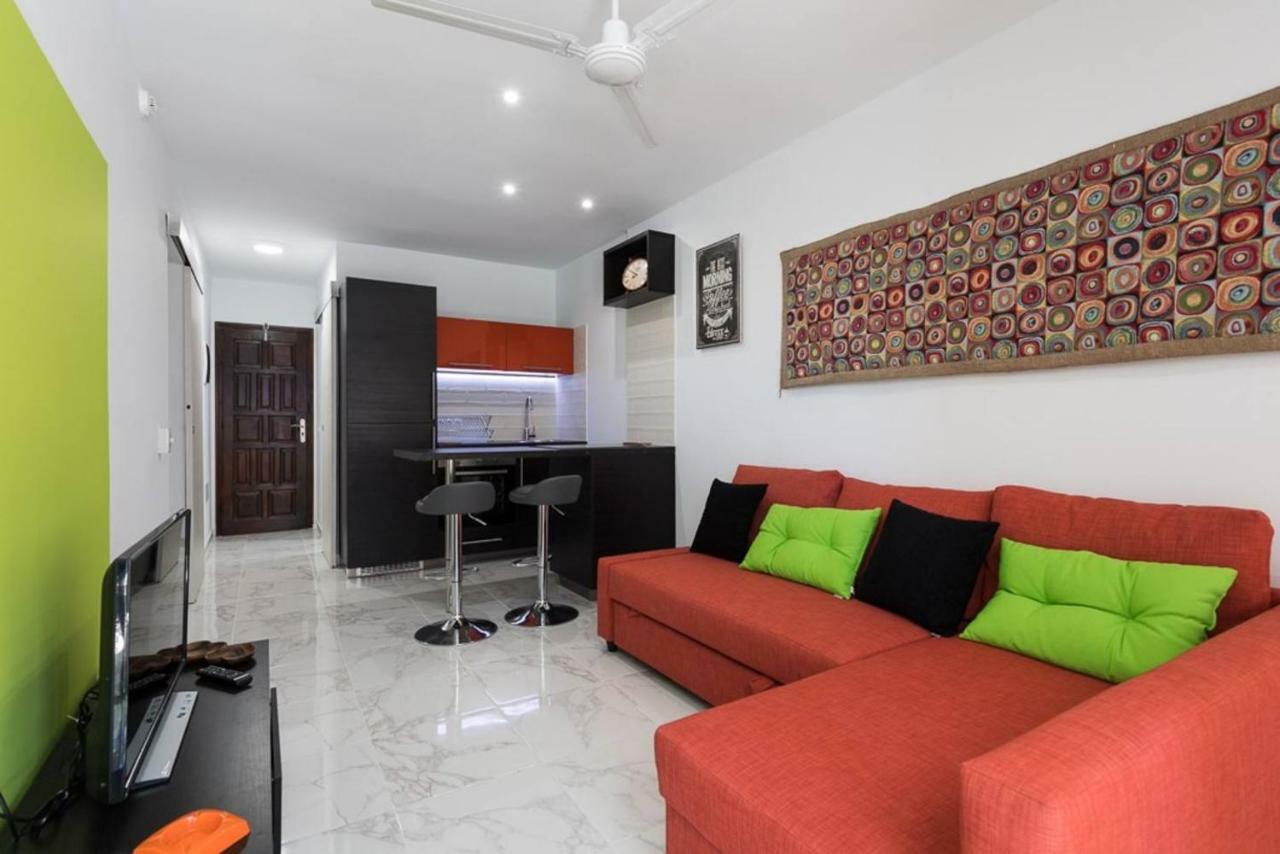 5 Min Walk From Yumbo 208 Apartament *